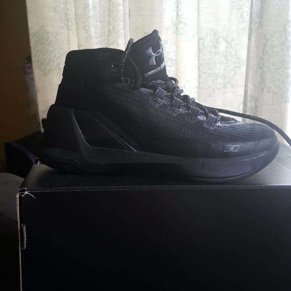 CURRY 3 (STEPH CURRY 3) size 4 youth